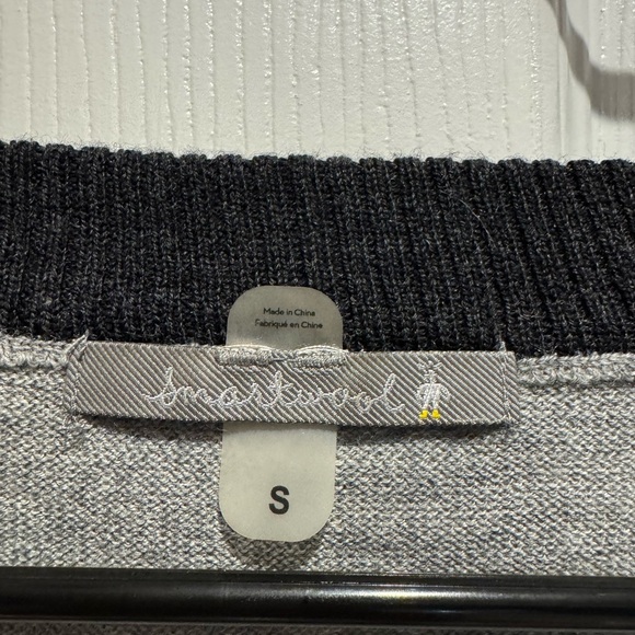 Smartwool Women’s 100% Merino Wool V-Neck Sweater – Gray Striped Sleeves Size S - Picture 3 of 10